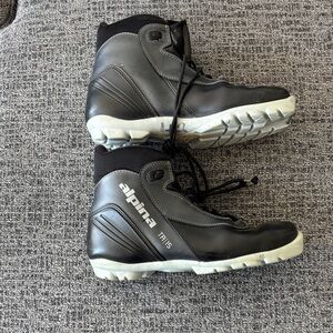 Alpina TR1/15 Women's Black Lace-Up Winter Boots